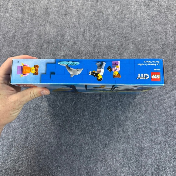 LEGO City Sailboat Set 60438 5+ 102 PCS‎ Building Toy Retired - Picture 4 of 6